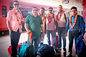 Manimahesh Yatra group welcome at Pathankot railway station