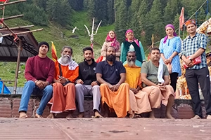 Manimahesh Yatra travellers meeting local residents