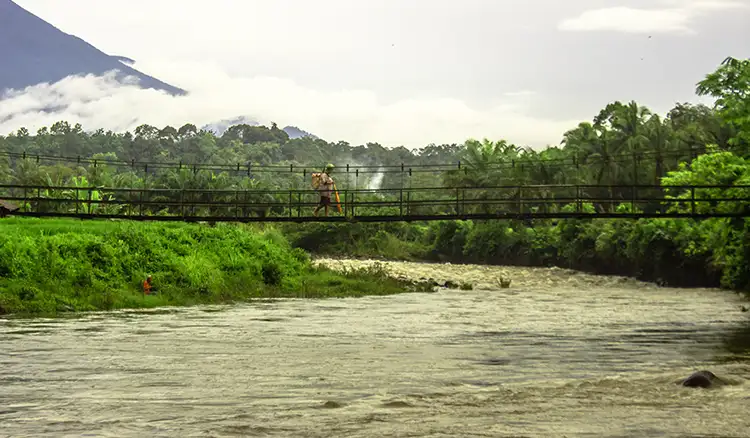 Discovering the Beauty of Bahl River Trek in McLeod Ganj: A Journey Through Mountains and Valleys | Indian Tours