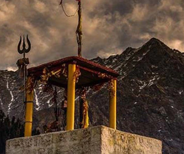 Triund Trek A Journey Through the Heart of the Himalayas @₹1000 | India-Tour
